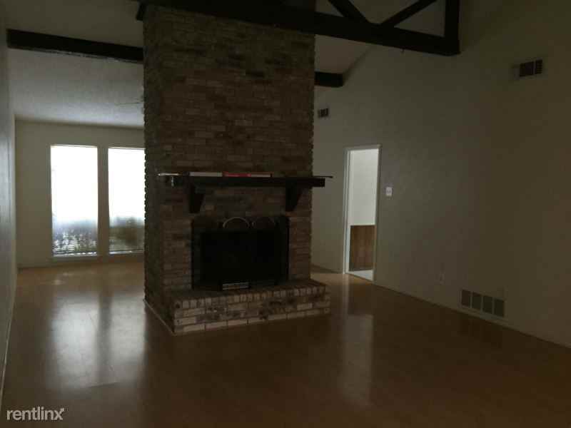 1916 Tree House Ln - Photo 3 of 6