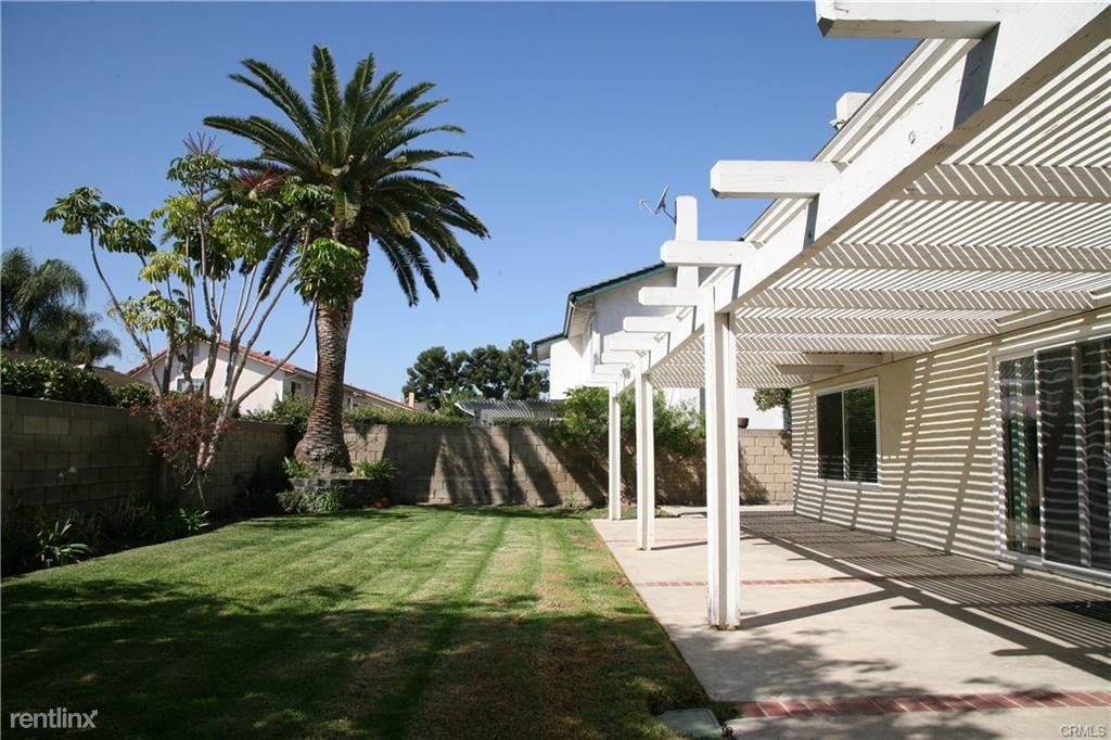 1017 Damascus Cir - Photo 2 of 25