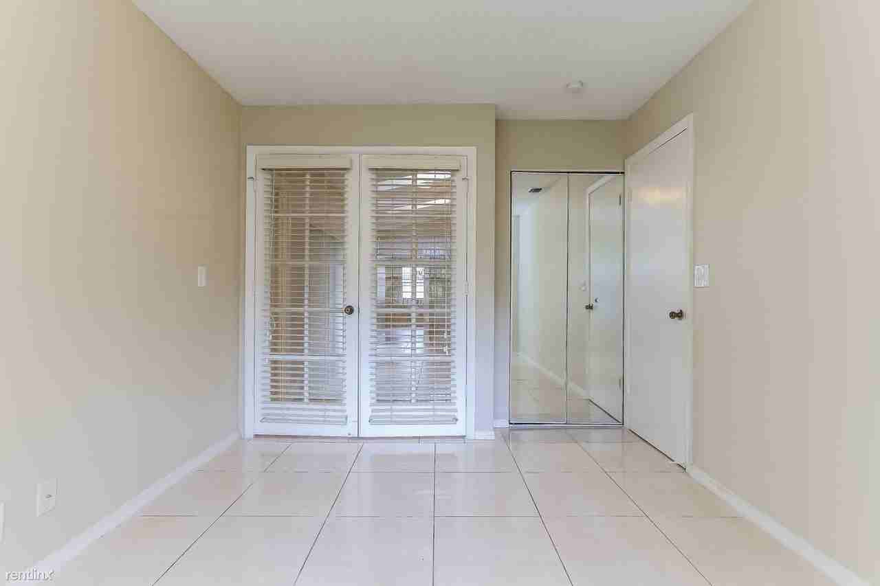 5165 NW 66th Dr - Photo 2 of 8