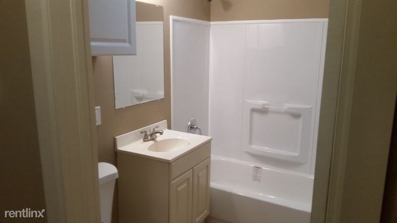 103 E Newton St - Photo 3 of 7