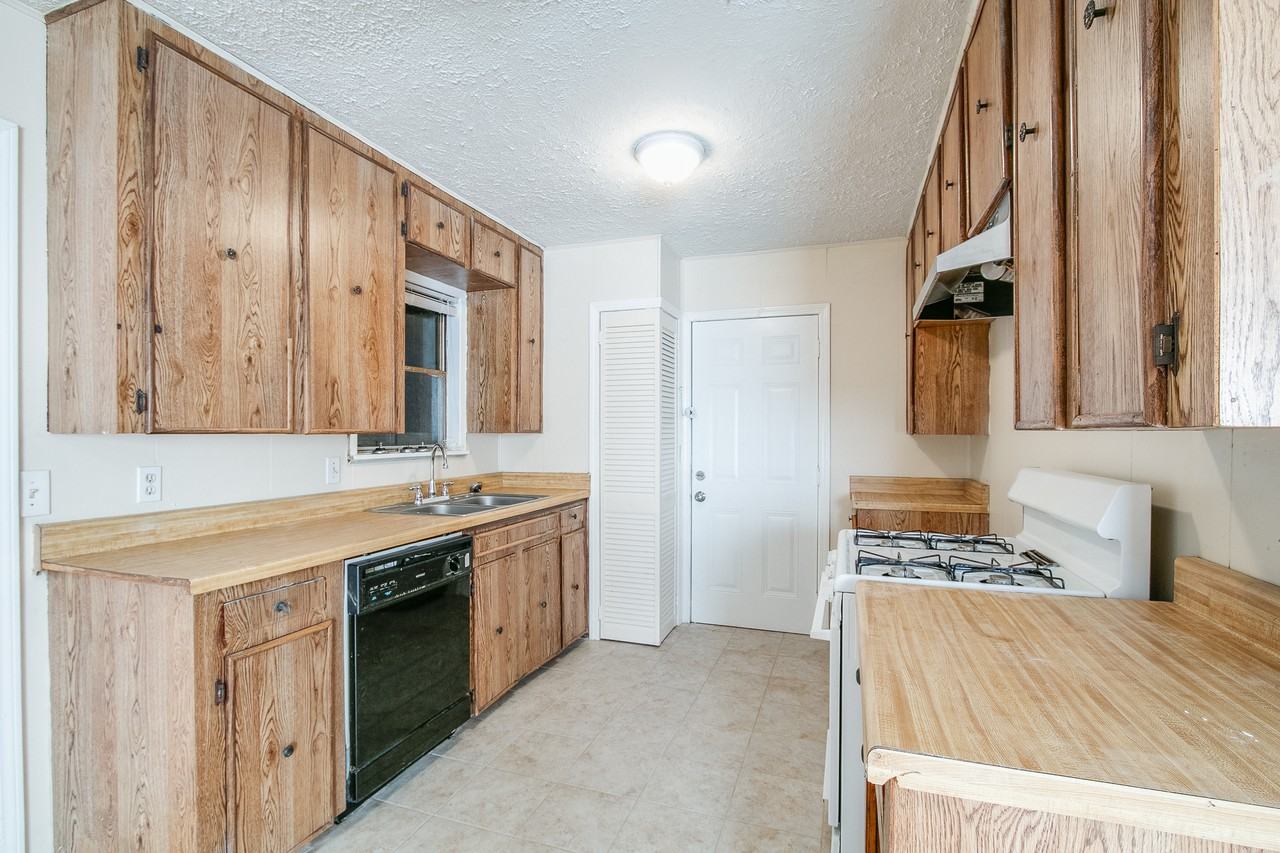4418 Hirsch Rd - Photo 3 of 13