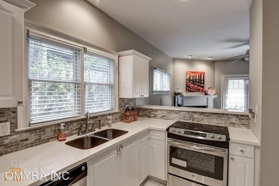 100 Glenlake Commons Dr - Photo 3 of 18