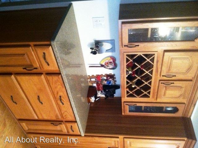 1455 Southwood Way - Photo 3 of 33