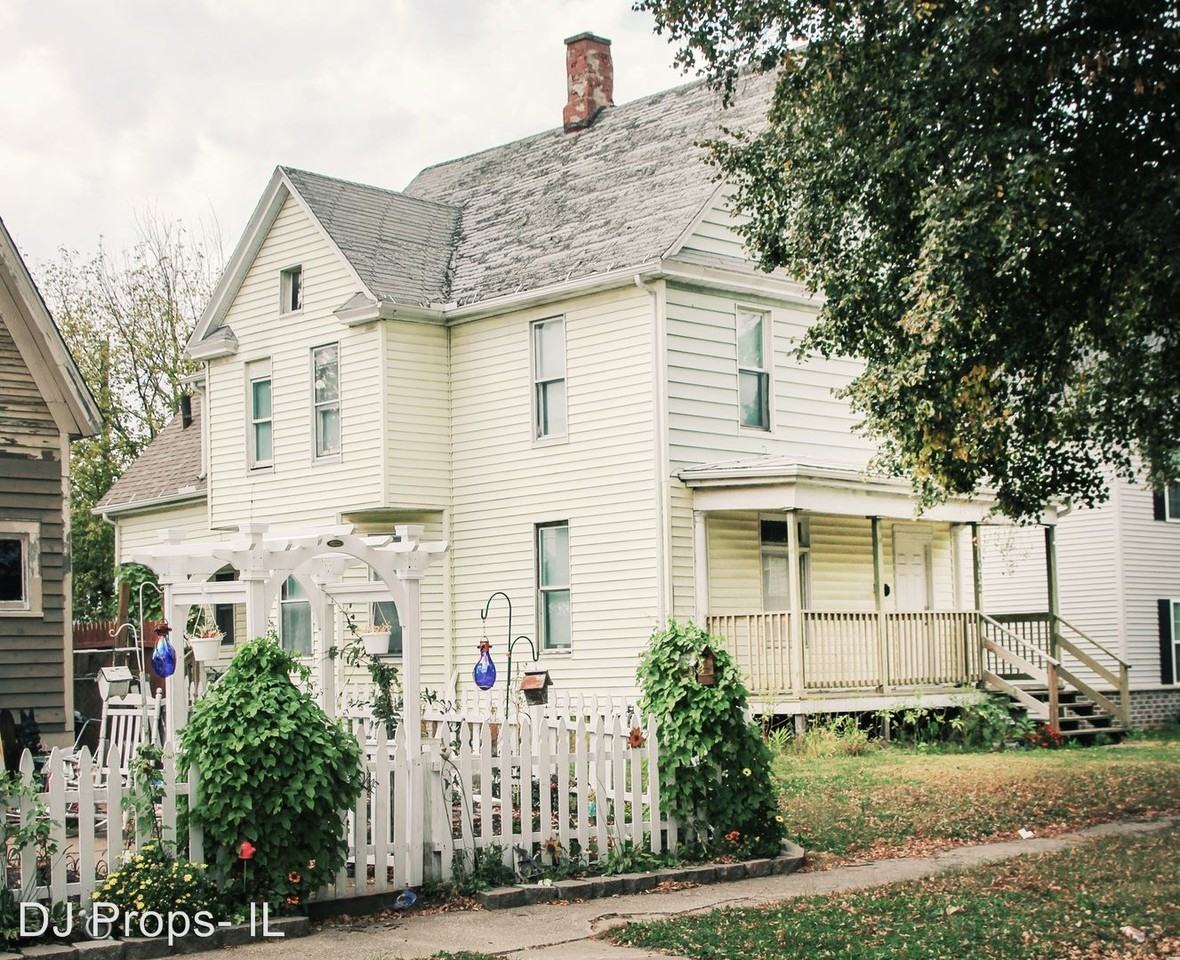 1032 16th St - Photo 2 of 11