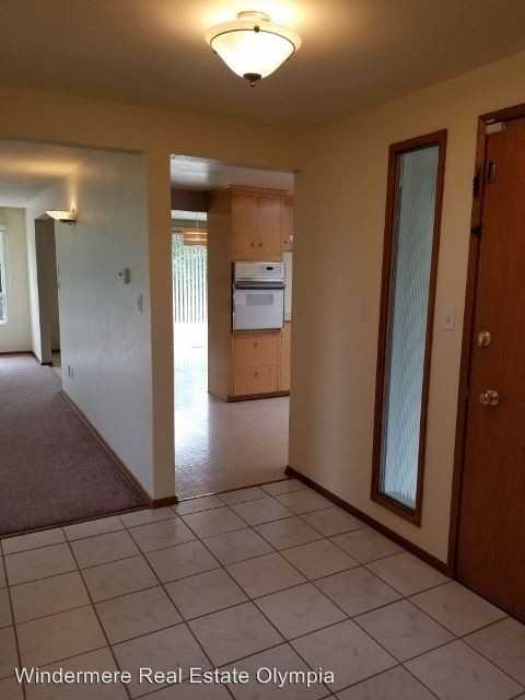 2401 Holly Ln SE - Photo 3 of 24