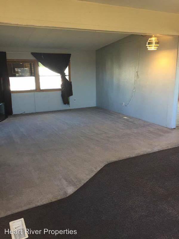 307 2nd Ave SE - Photo 3 of 8