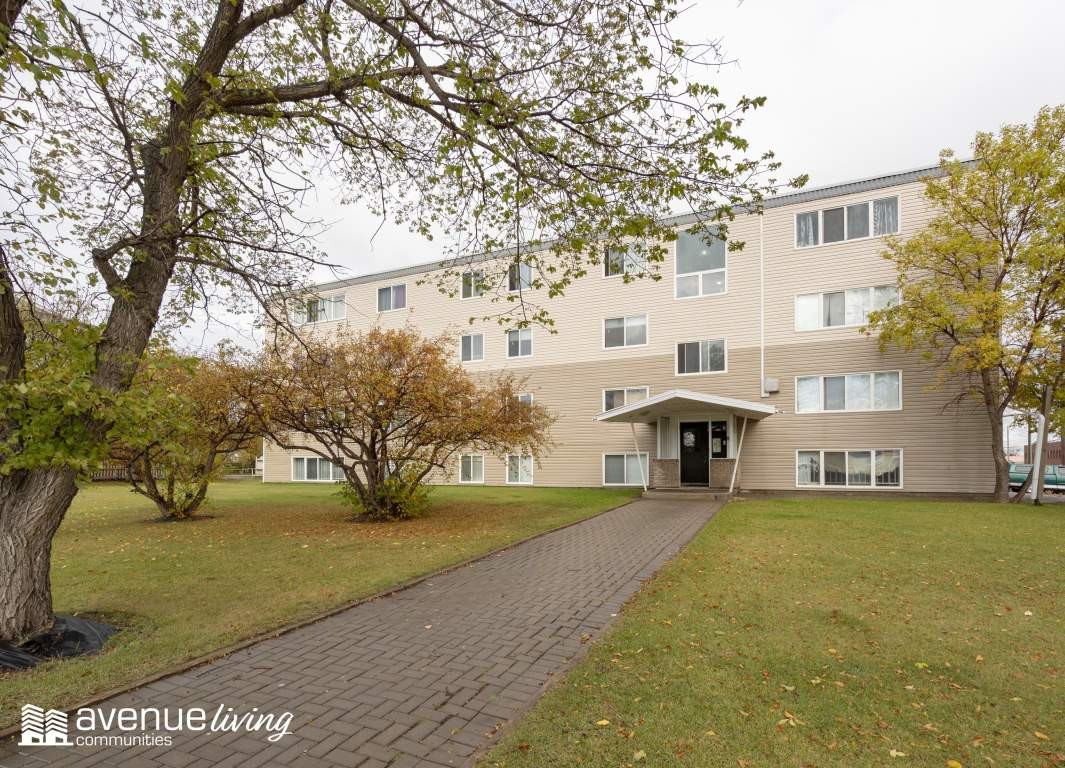 Cloverdale Apartments 10125 153 St NW, Edmonton, AB T5P 2B3 with 1