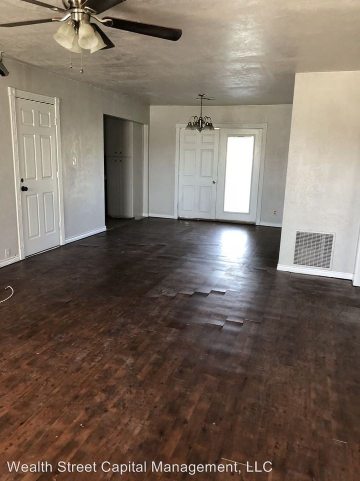 3102 Main Ave - Photo 2 of 7