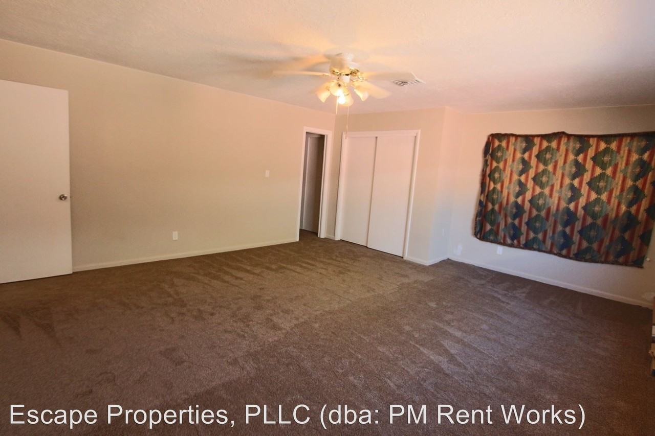 15 N 300 E - Photo 2 of 5