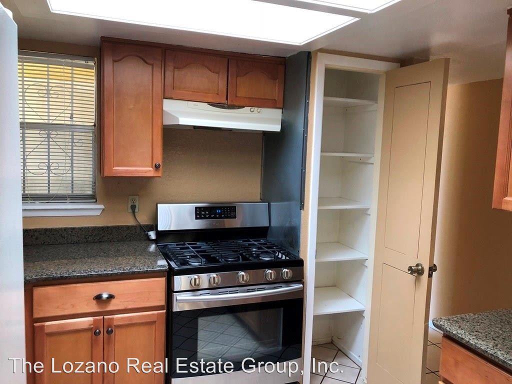 961 Warwick Rd - Photo 3 of 31