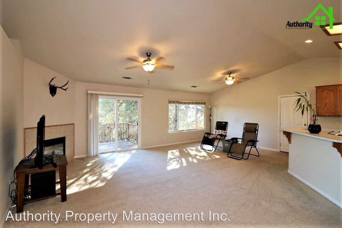22181 Loop Dr - Photo 2 of 21
