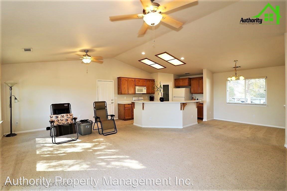 22181 Loop Dr - Photo 3 of 21