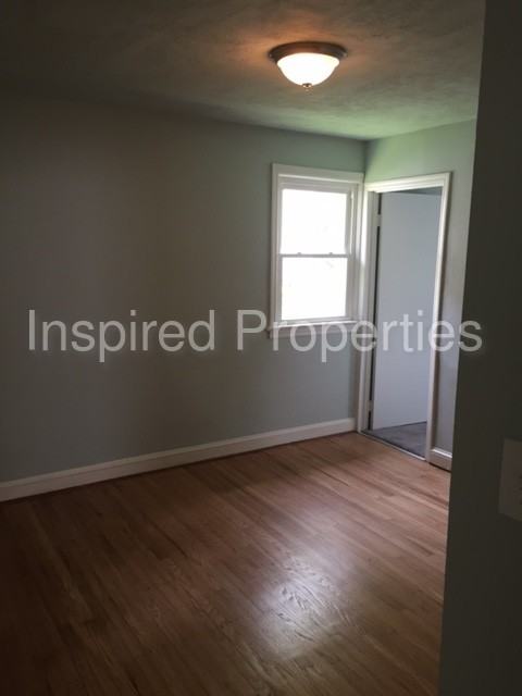 326 Reading Ave - Photo 3 of 9