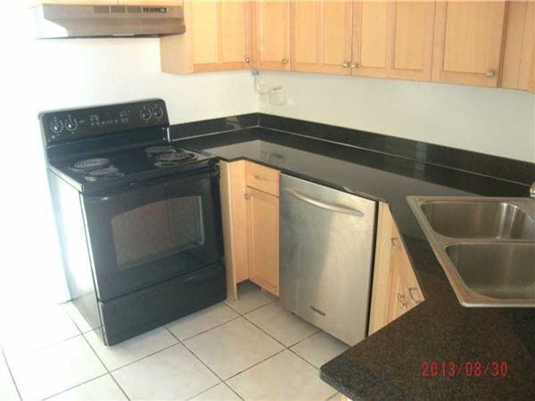 3301 Spanish Moss Ter - Photo 3 of 4