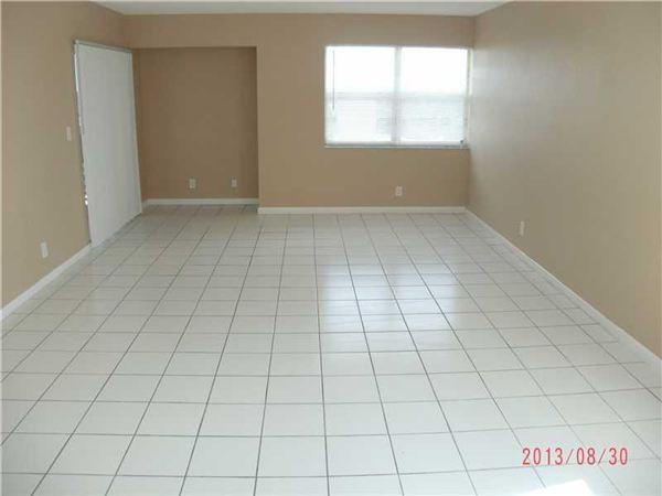 3301 Spanish Moss Ter - Photo 2 of 4