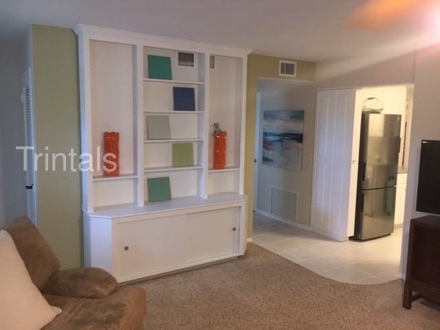 426 W 34th St - Photo 3 of 5