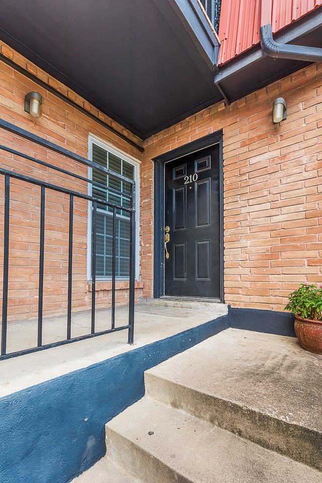 900 S Lamar Blvd #210 - Photo 4 of 6