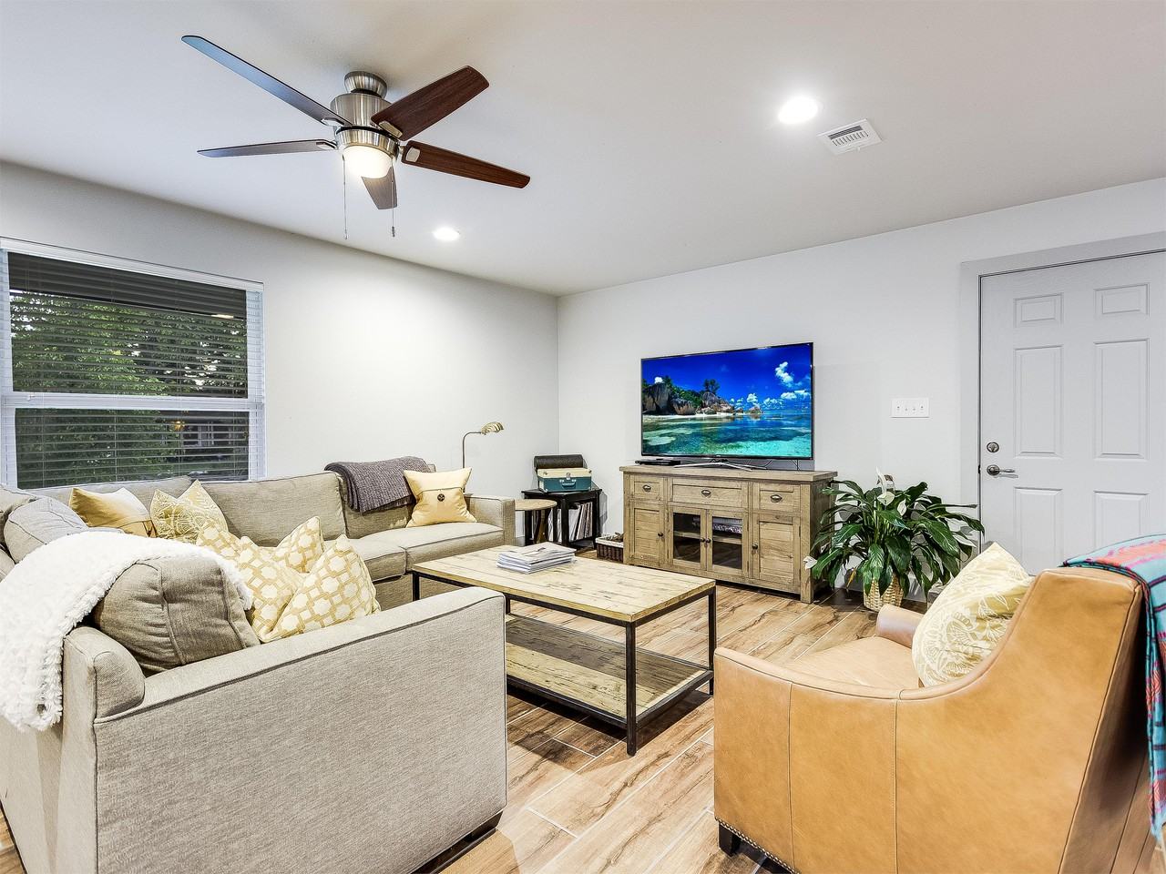 2500 Addison Ave - Photo 2 of 6