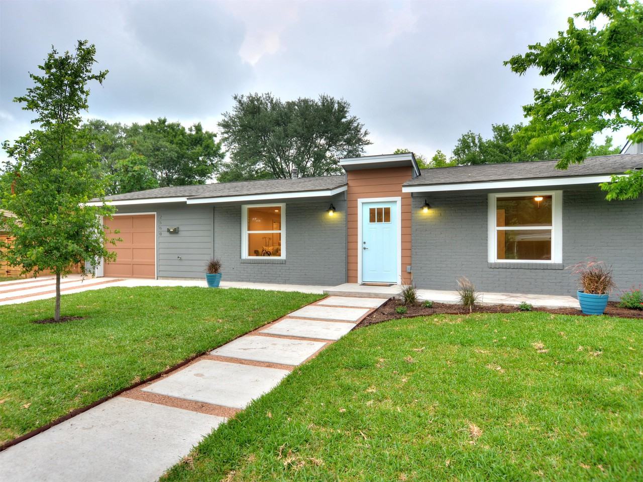 2500 Addison Ave - Photo 3 of 6