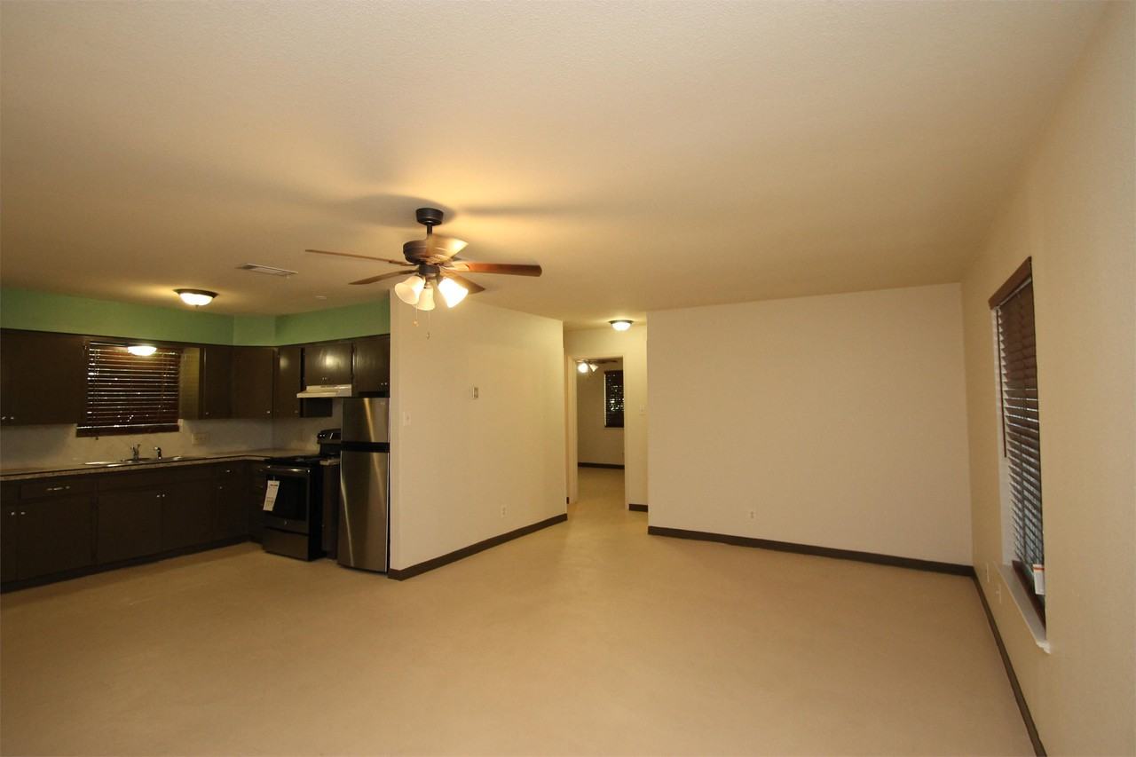 2716 2716 Street Edwards Cir #2 - Photo 2 of 6