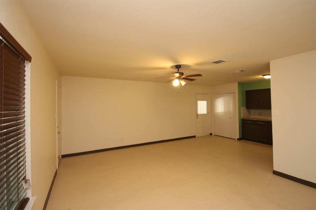 2716 2716 Street Edwards Cir #2 - Photo 3 of 6