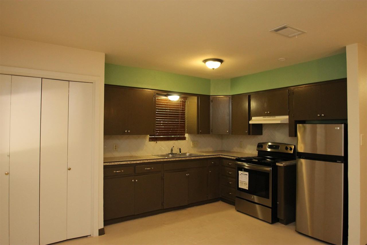 2716 2716 Street Edwards Cir #2 - Photo 4 of 6