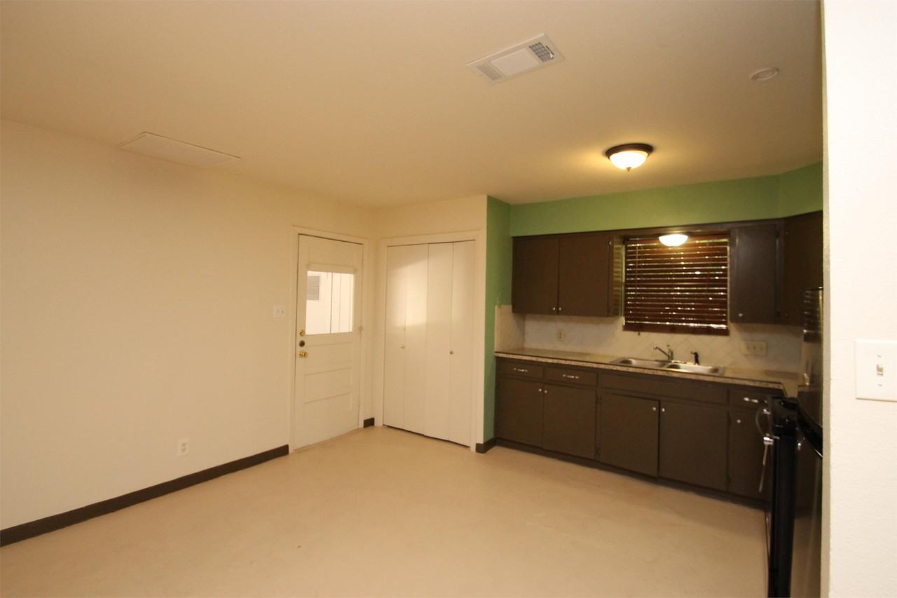 2716 2716 Street Edwards Cir #2 - Photo 5 of 6