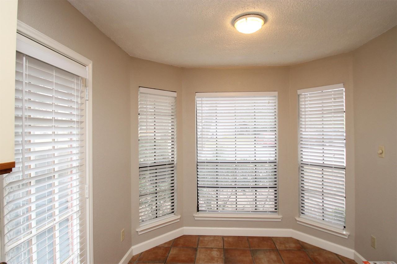 12001 Elfcroft Dr - Photo 5 of 6