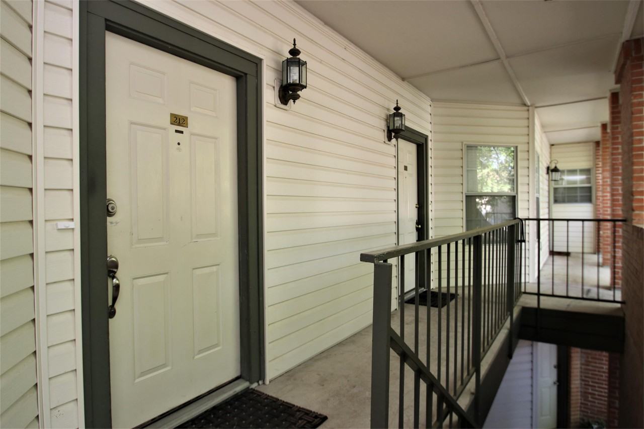 2408 Enfield Rd Apt 212 #BLUE - Photo 3 of 6