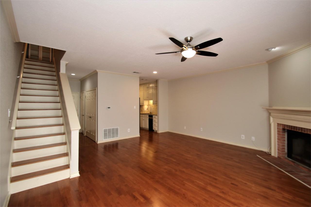 2408 Enfield Rd Apt 212 #BLUE - Photo 4 of 6