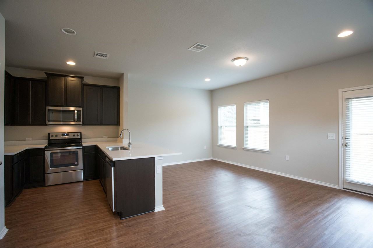 9510 Woodvale Dr - Photo 3 of 6