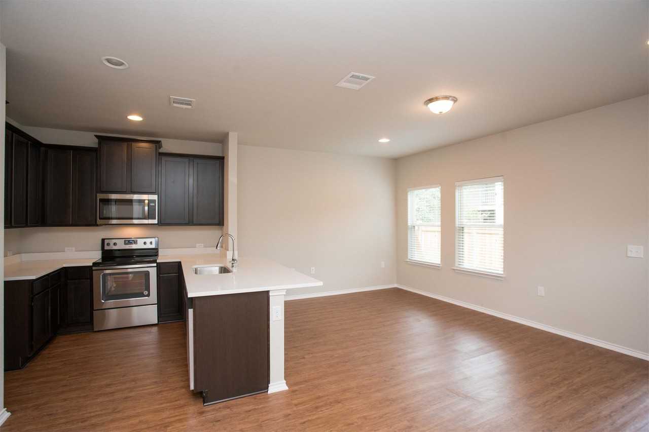 9510 Woodvale Dr - Photo 4 of 6