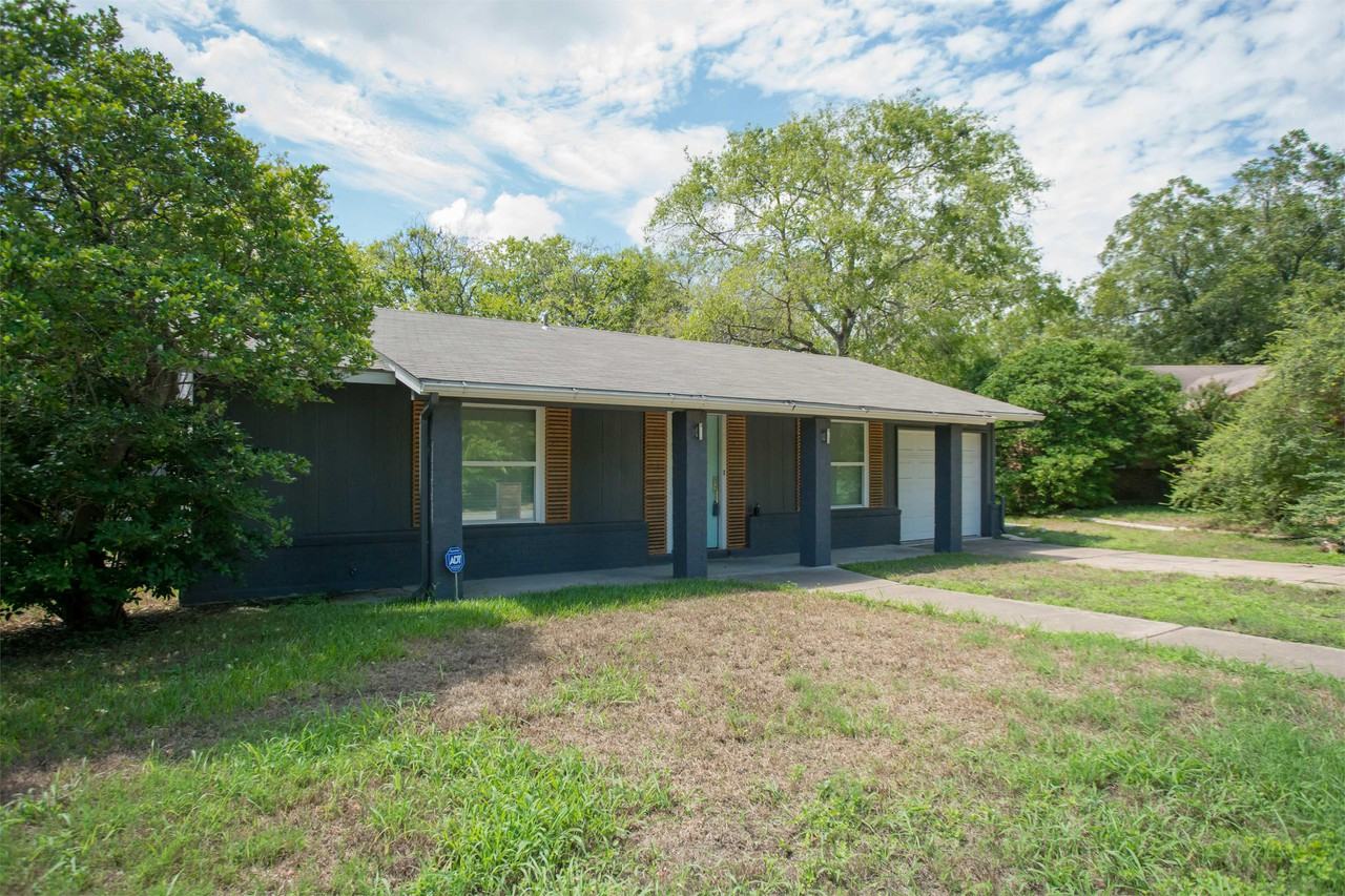 809 Sussex Dr - Photo 5 of 6