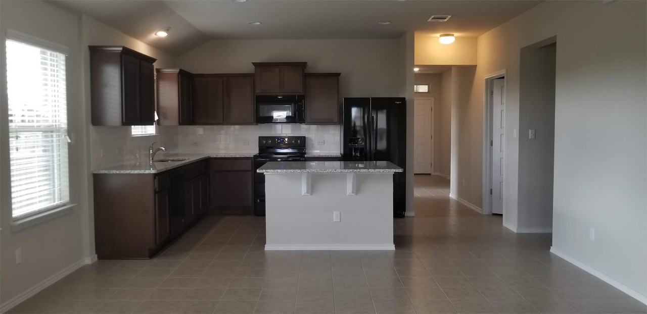 728 Manzano Ln - Photo 2 of 6