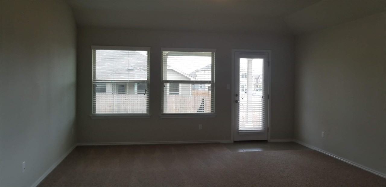 728 Manzano Ln - Photo 3 of 6