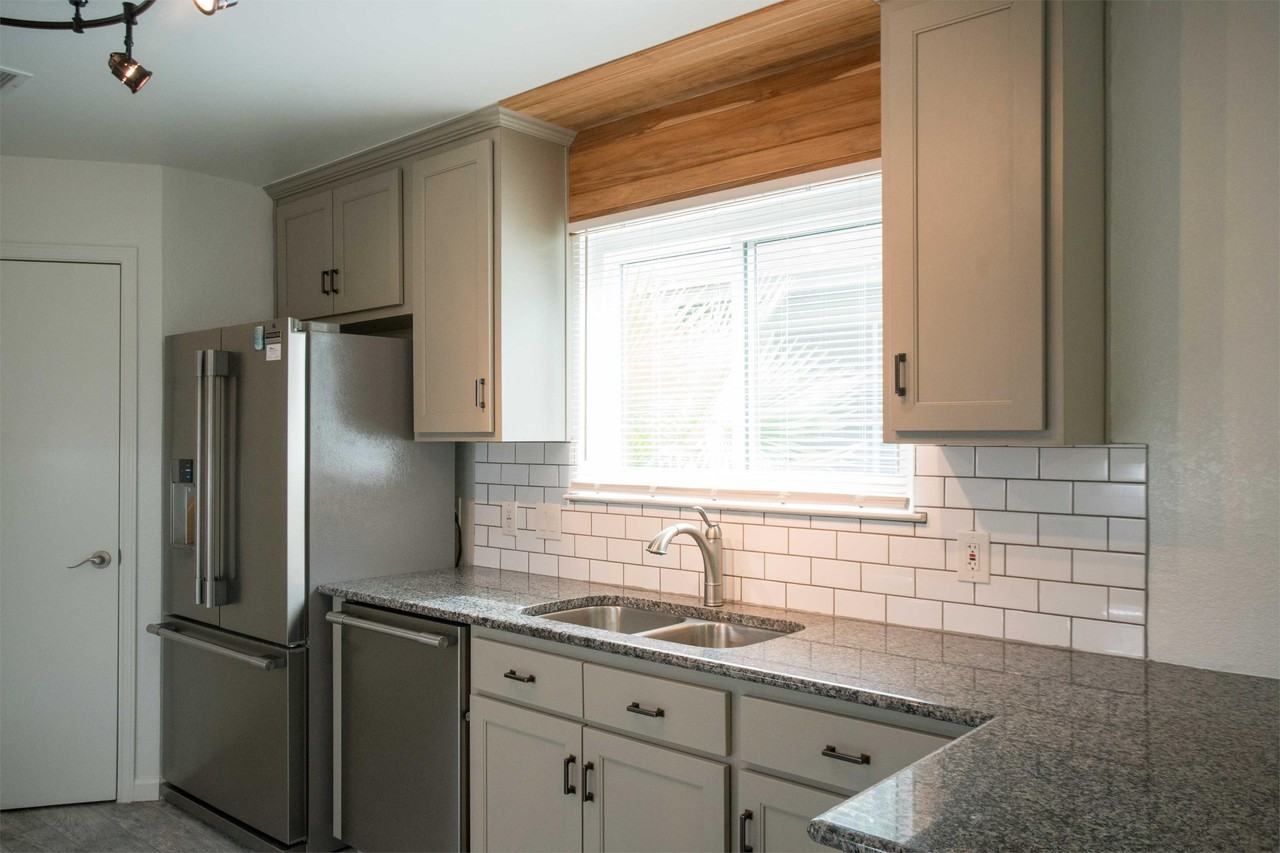 1402 Green Terrace Dr - Photo 3 of 5