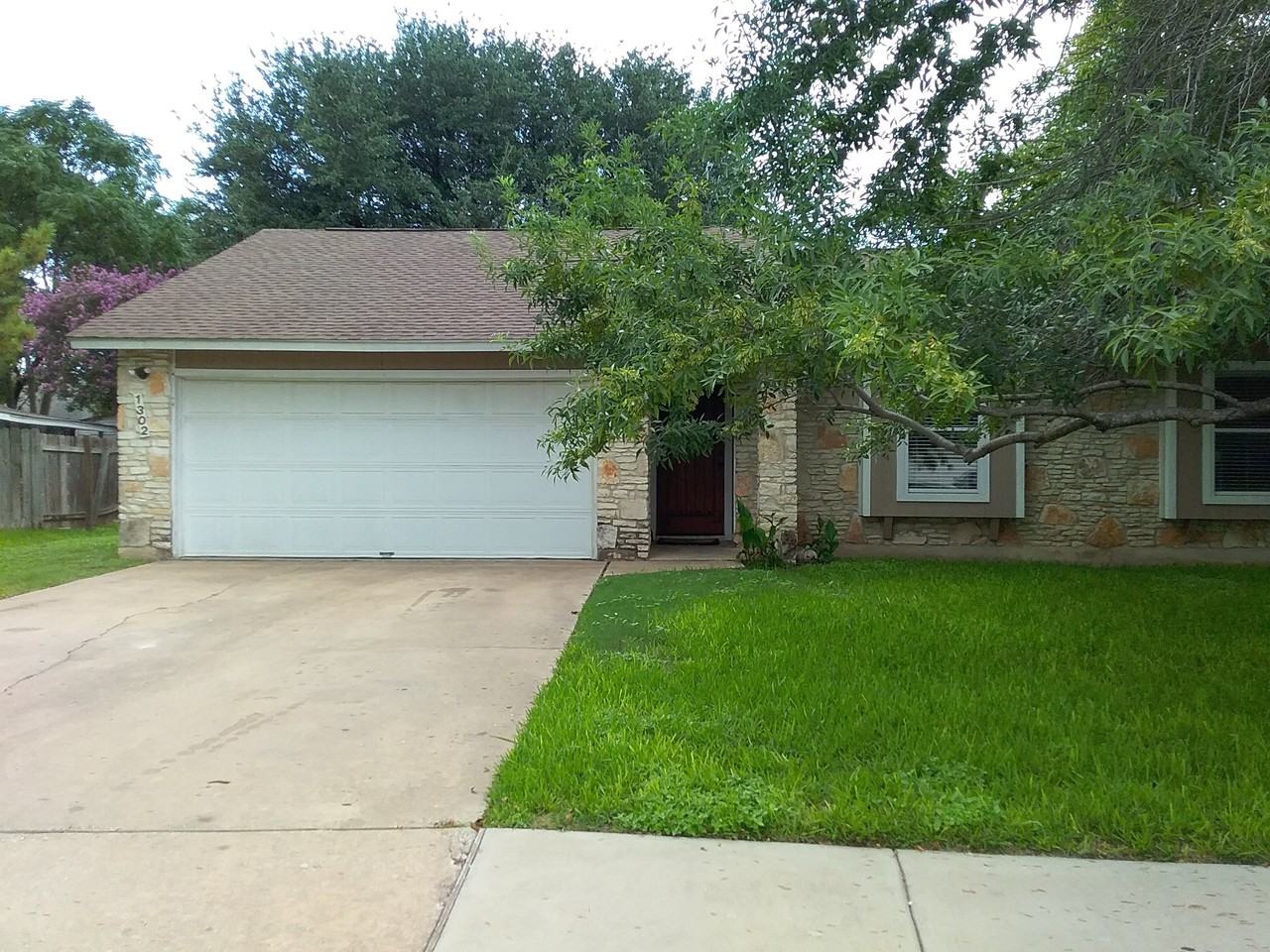 1302 Beth Ln - Photo 2 of 6