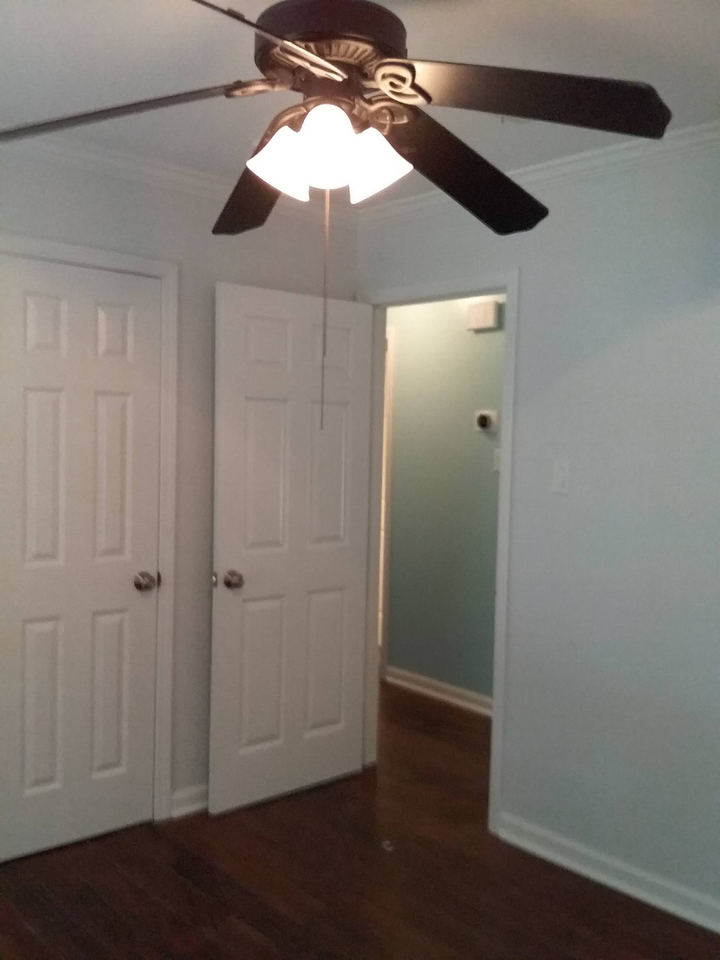 1302 Beth Ln - Photo 3 of 6