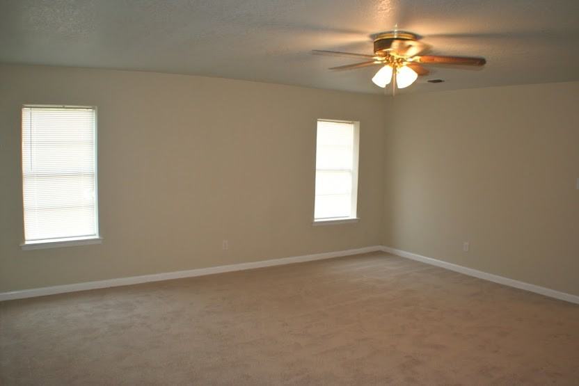 1030 Warden St - Photo 2 of 7