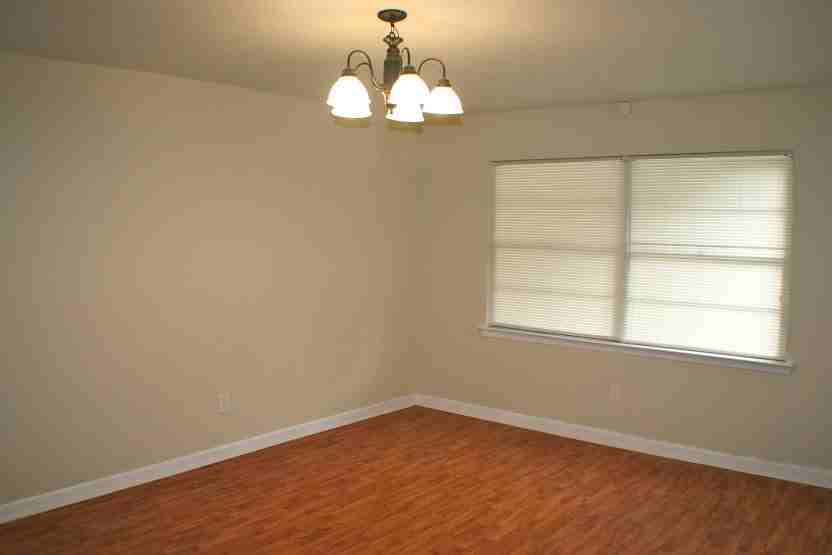 1030 Warden St - Photo 3 of 7