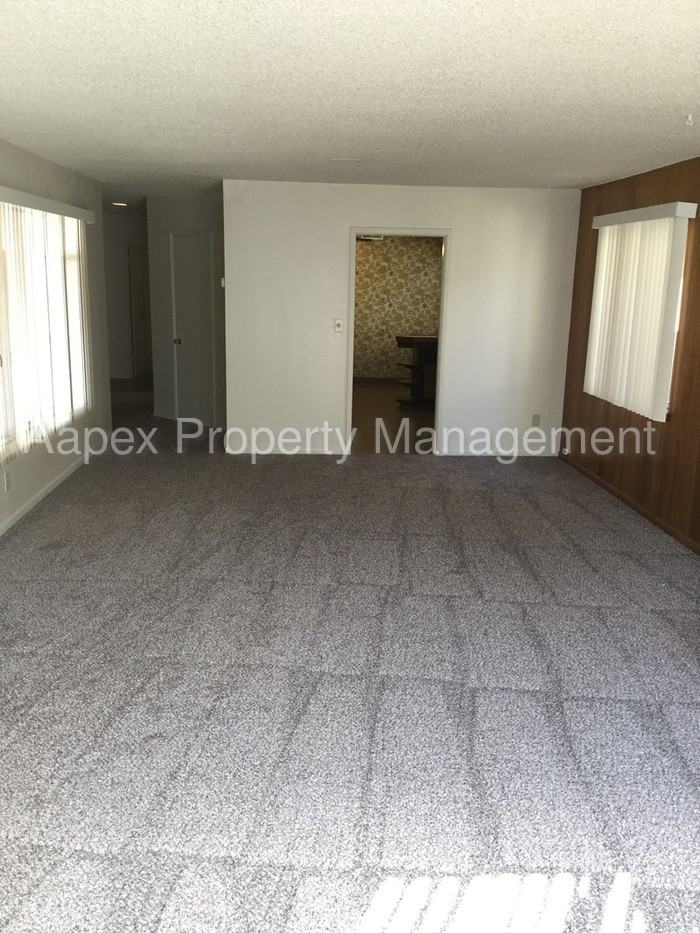 22709 Wildwood St - Photo 3 of 16