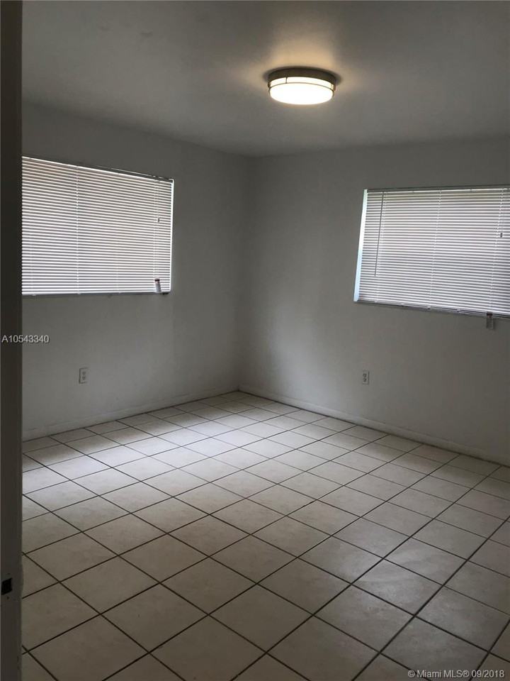 1017 SW 8th St #C - Photo 2 of 6