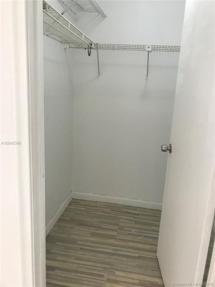 1017 SW 8th St #C - Photo 3 of 6