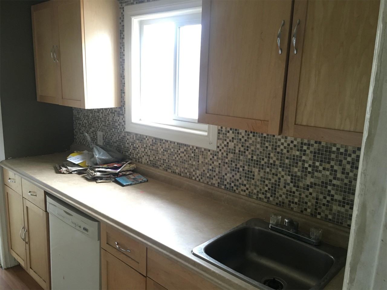 979 Argyle St - Photo 3 of 6