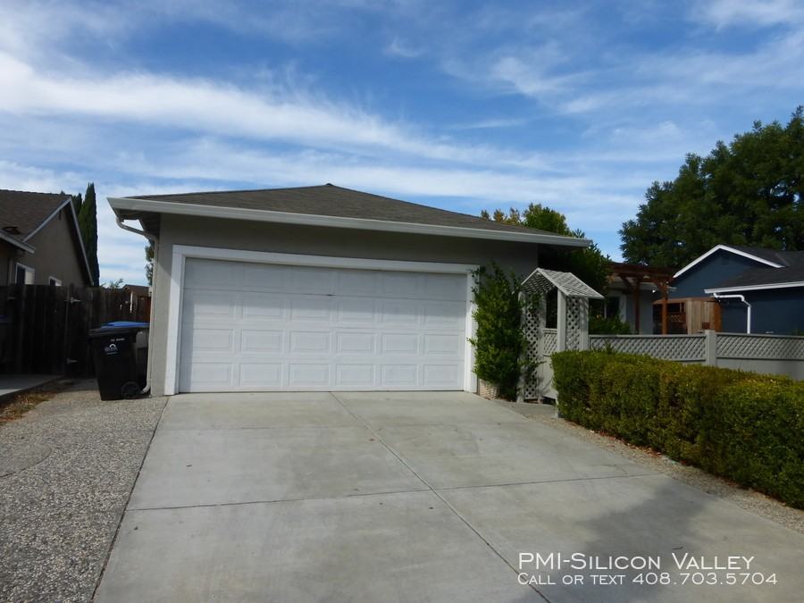 663 Albion Dr - Photo 2 of 18