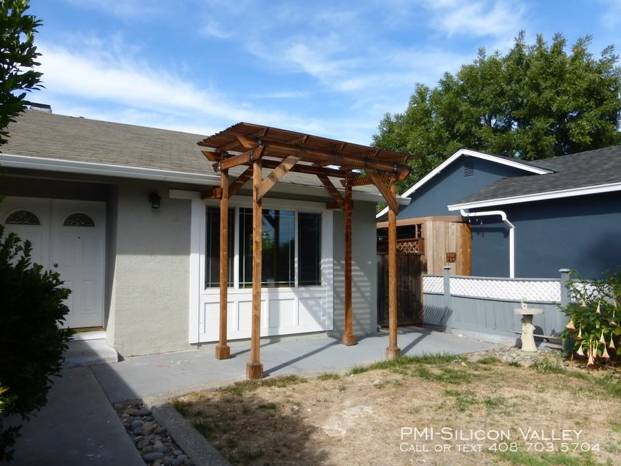 663 Albion Dr - Photo 3 of 18