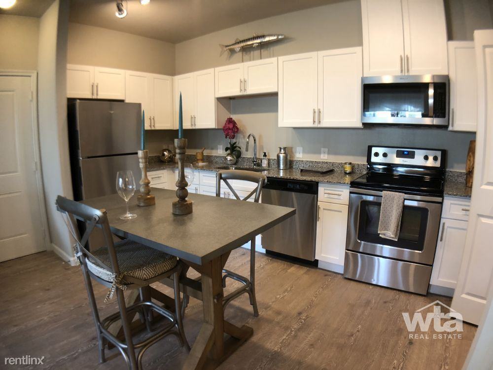 14201 N IH 35 - Photo 2 of 16