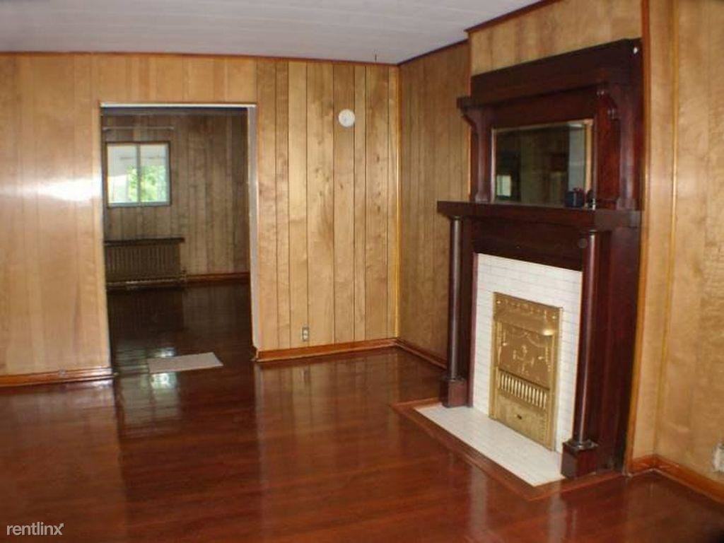 205 Division St - Photo 3 of 18