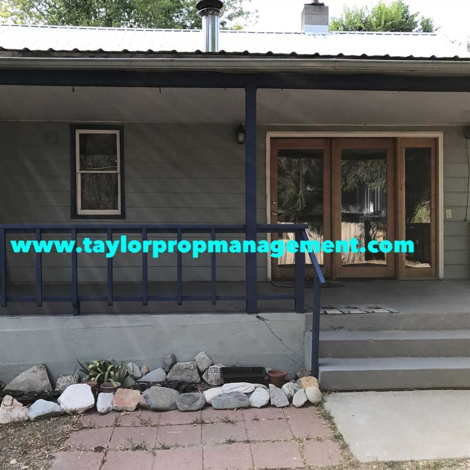 224 N Grove St - Photo 3 of 23