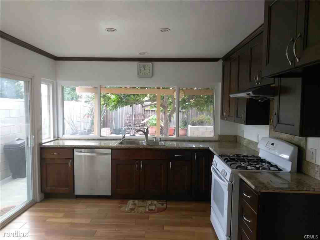 410 W Columbine Ave - Photo 3 of 8